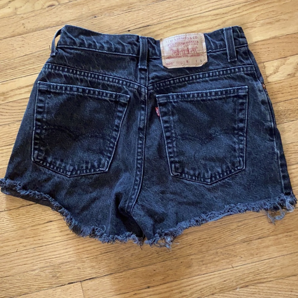 LEVI HIGH WAISTED SHORTS